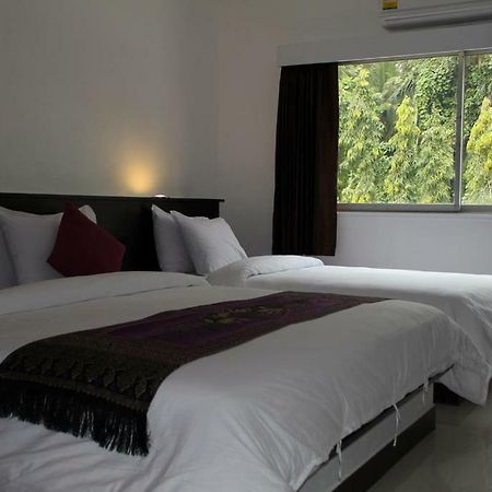 Sri Chumphon Hotel Ngoại thất bức ảnh