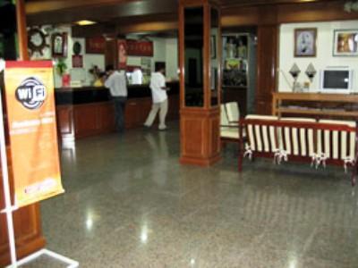 Sri Chumphon Hotel Ngoại thất bức ảnh