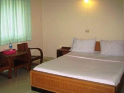 Sri Chumphon Hotel Ngoại thất bức ảnh