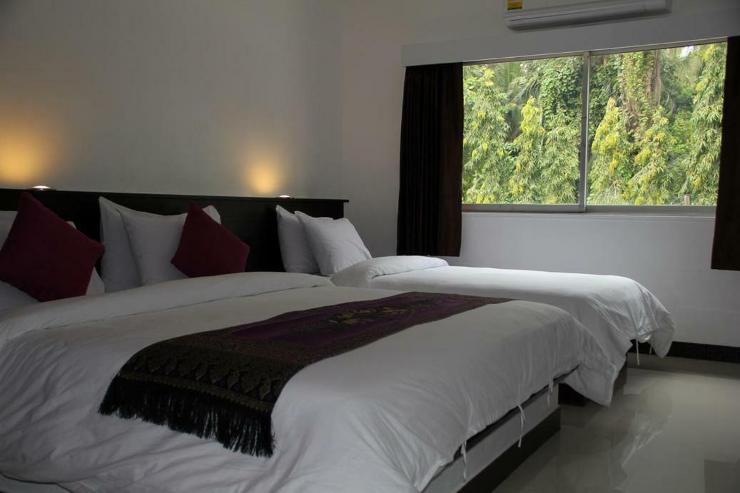 Sri Chumphon Hotel Ngoại thất bức ảnh